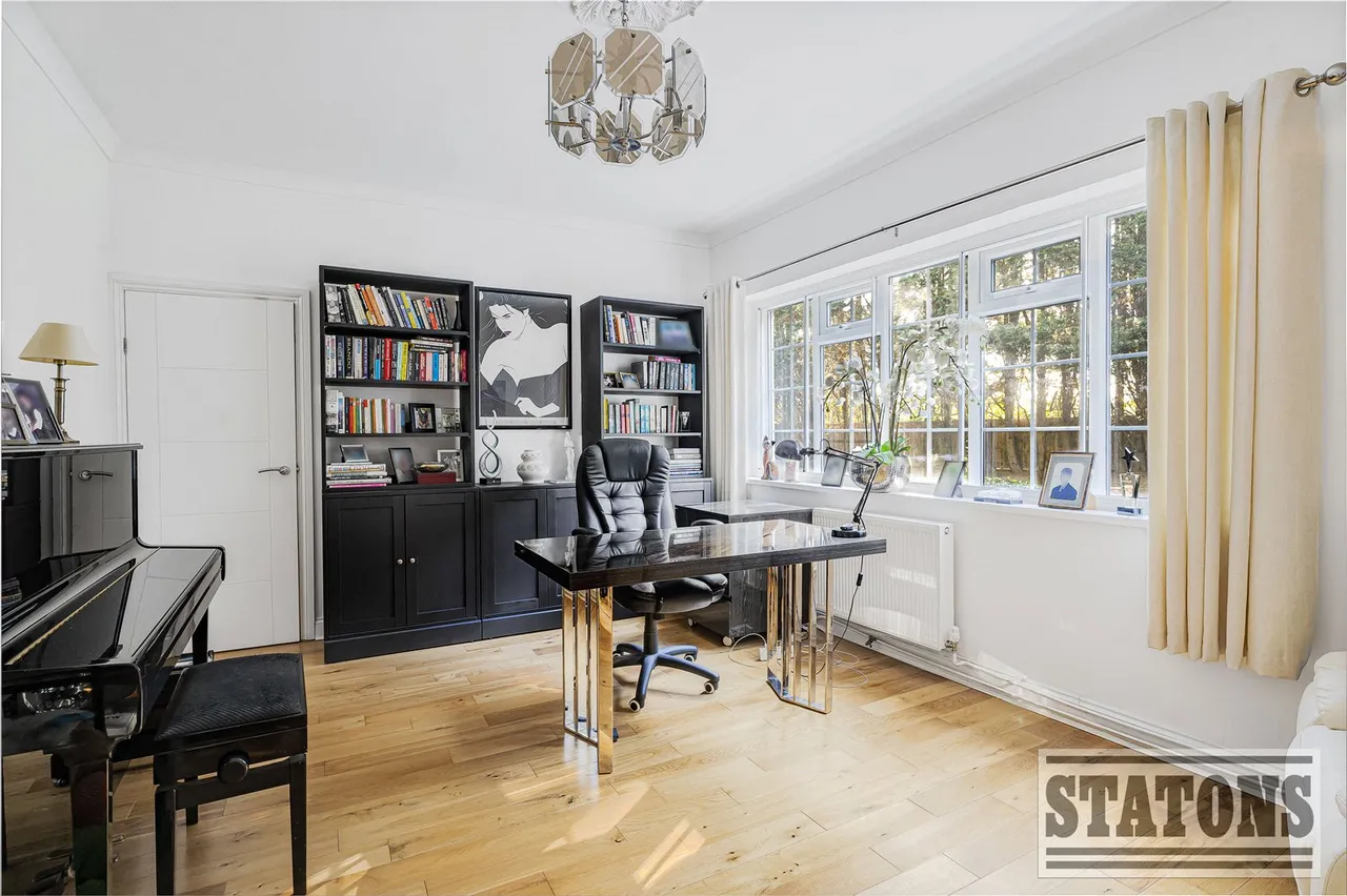 Dixons Hill Close, Brookmans Park, Hatfield, Hertfordshire, AL9 7EG, photo 10