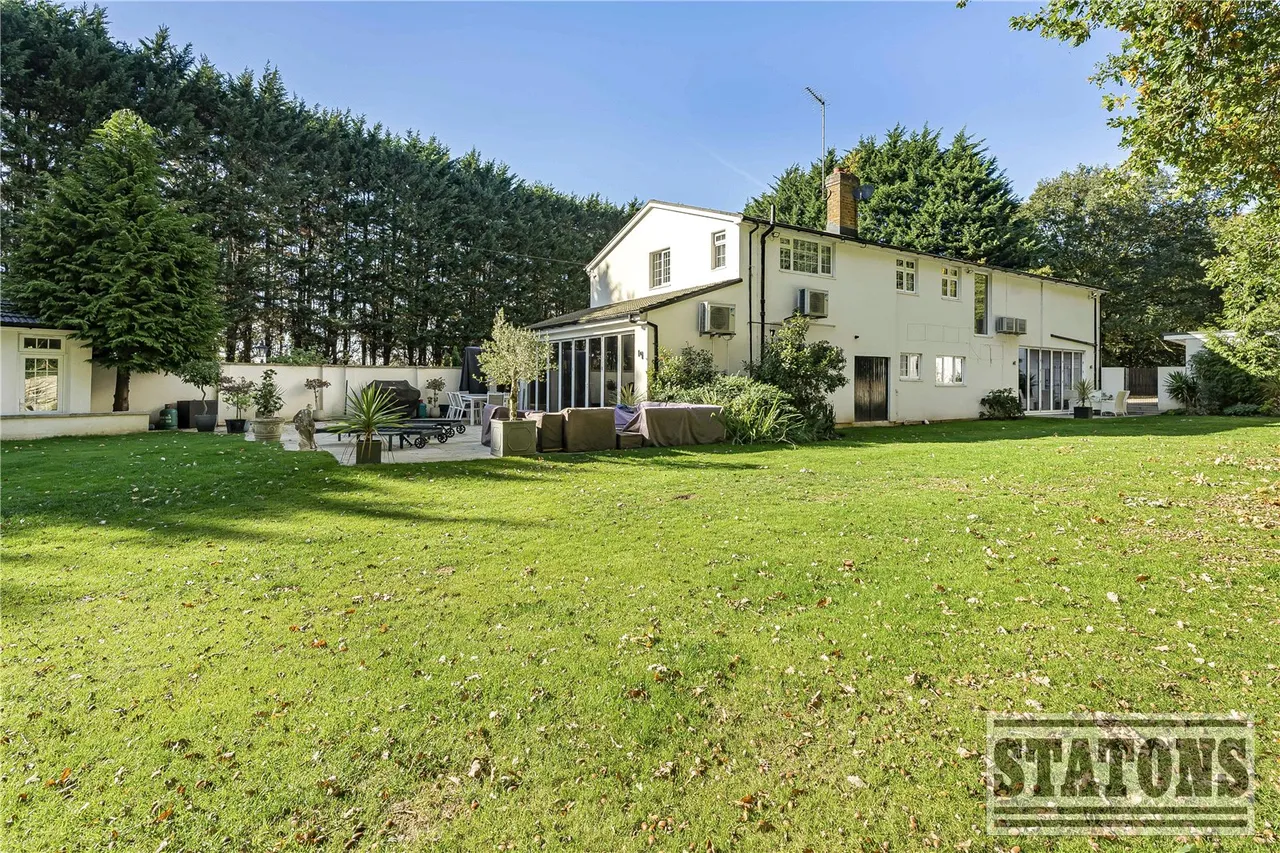 Dixons Hill Close, Brookmans Park, Hatfield, Hertfordshire, AL9 7EG, photo 5
