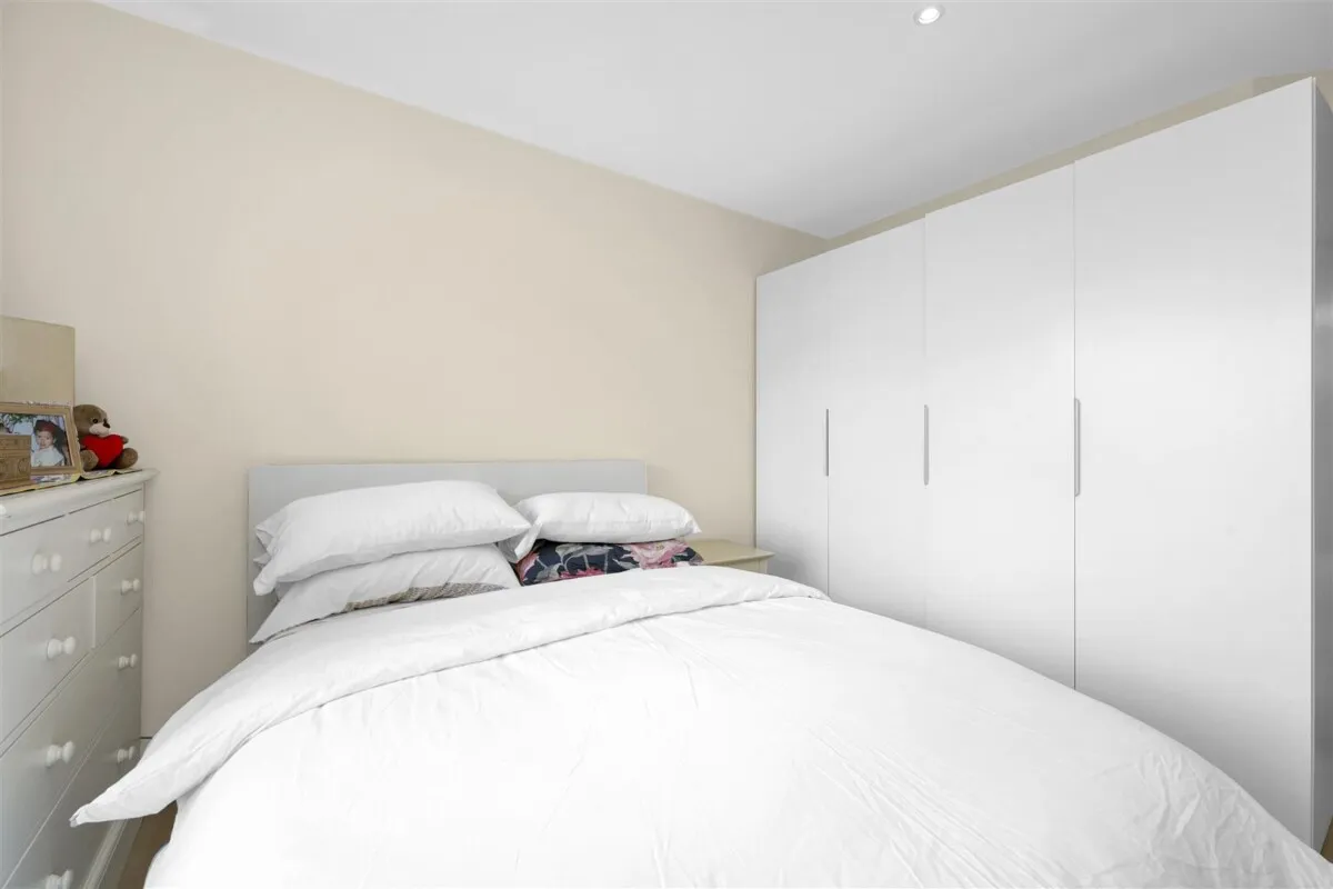Bromyard Avenue, London, W3, photo 13