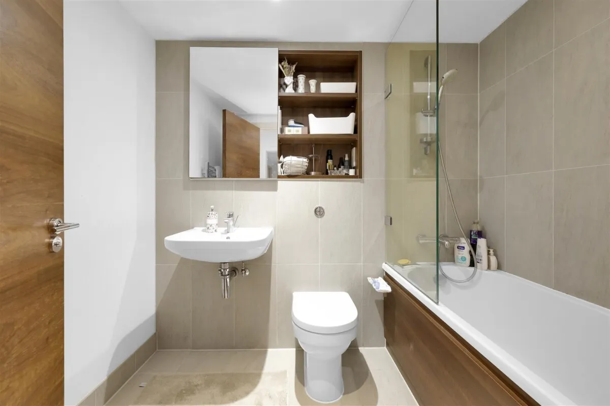 Bromyard Avenue, London, W3, photo 15