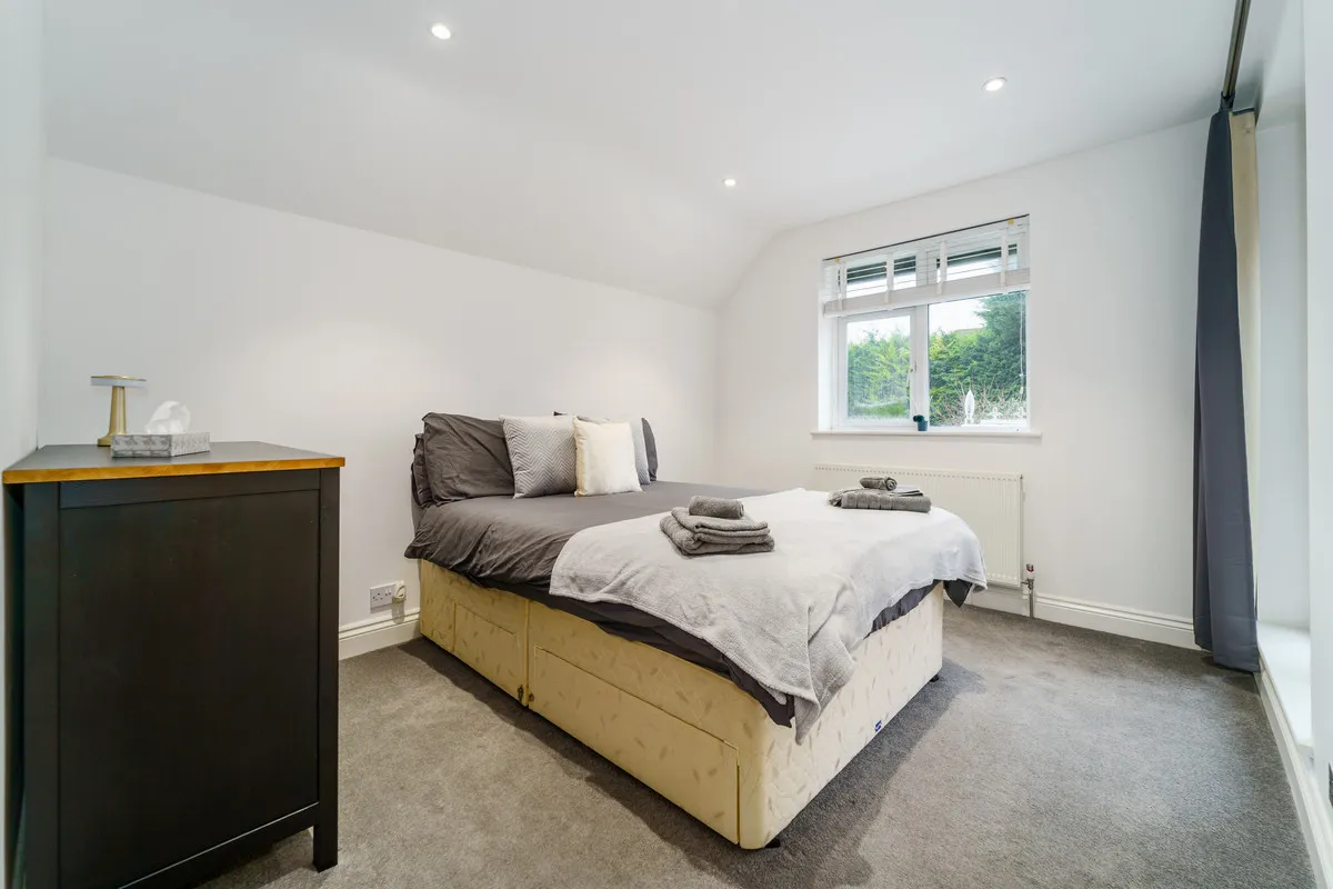 Rosebery Road, Epsom, KT18, photo 17