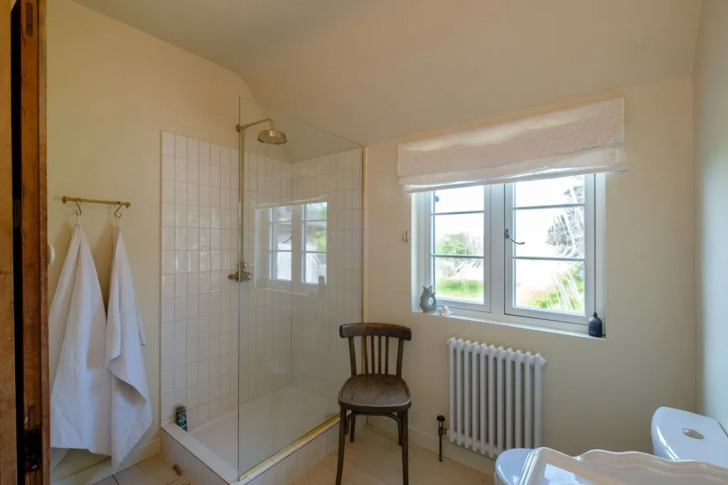 Main Street, West Leake, LE12, photo 9