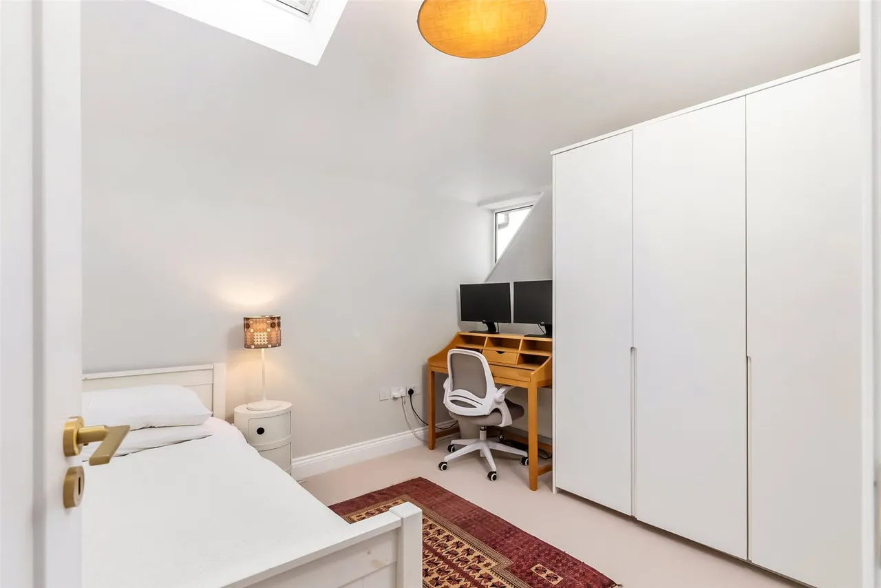 Cross Deep, Strawberry Hill, TW1 4RB, photo 17