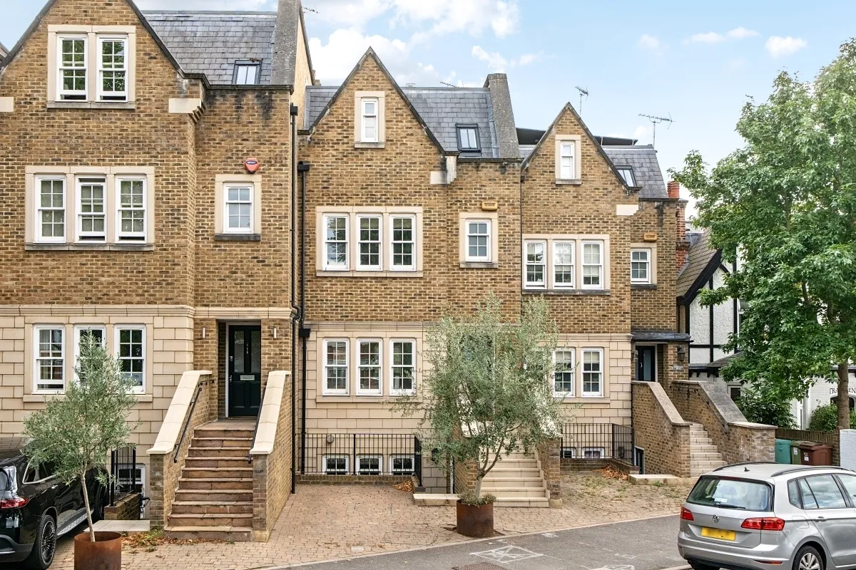 5 bed house to rent — Grove Park Road London W4