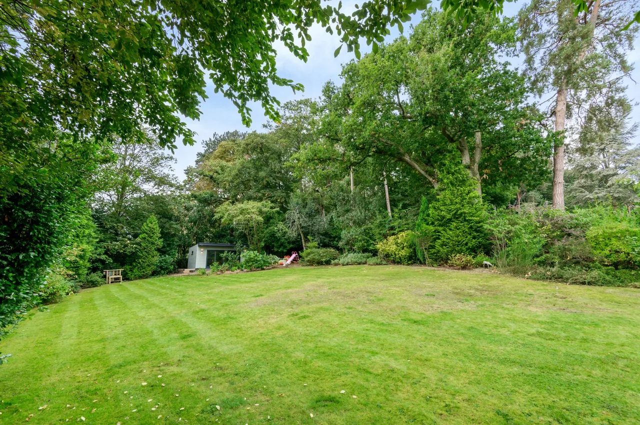 Chaworth Close, Ottershaw, KT16, photo 25