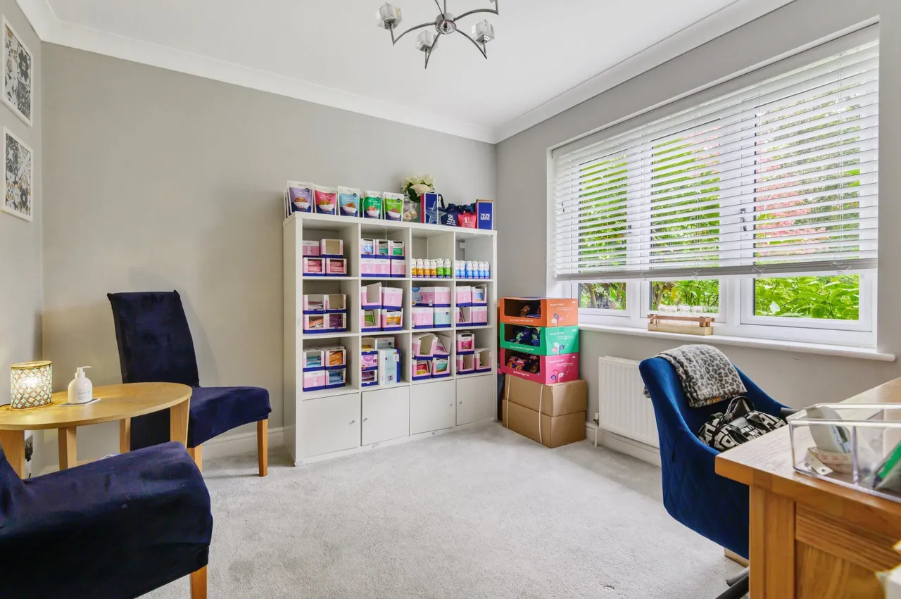Chaworth Close, Ottershaw, KT16, photo 17