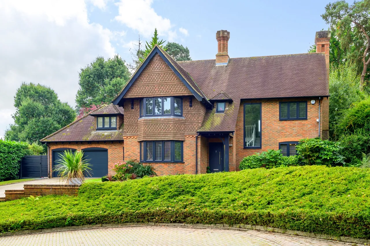 6 bed house for sale, Chaworth Close, Ottershaw, KT16