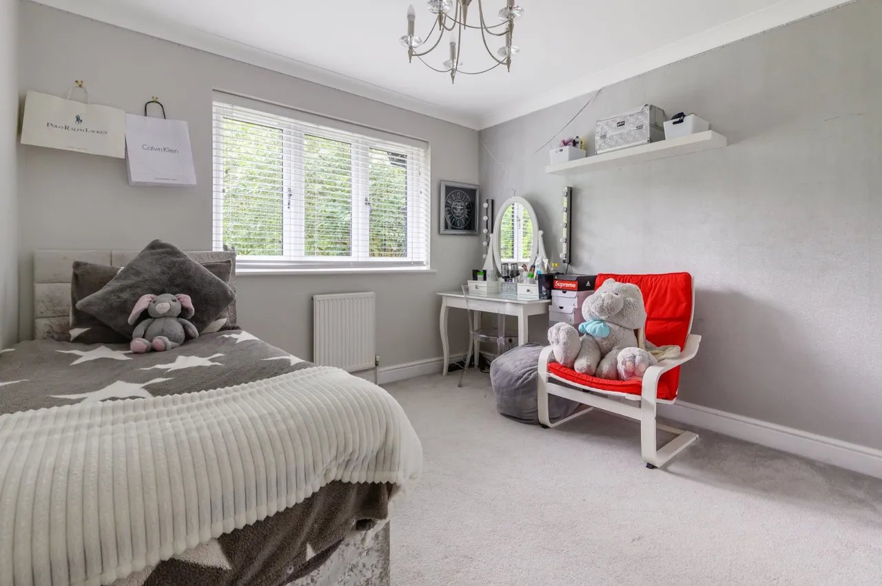 Chaworth Close, Ottershaw, KT16, photo 13