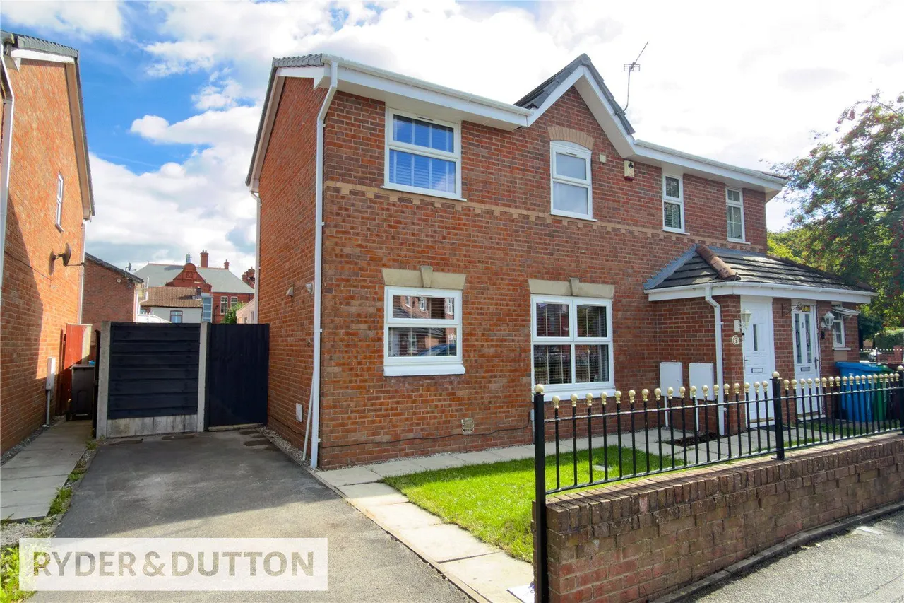 2 bed house for sale, Minster Road, Manchester, M9
