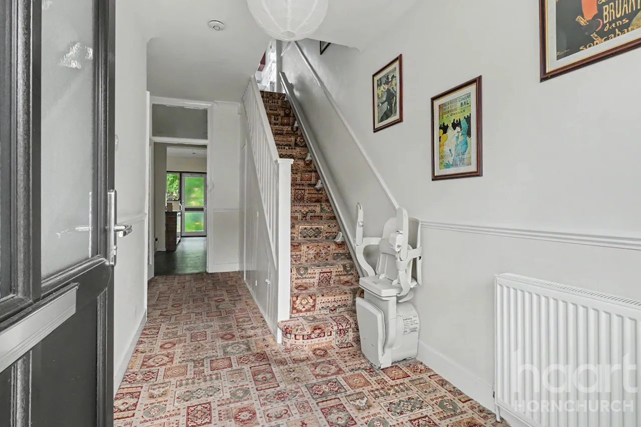 Lyndhurst Drive, Hornchurch, RM11, photo 9