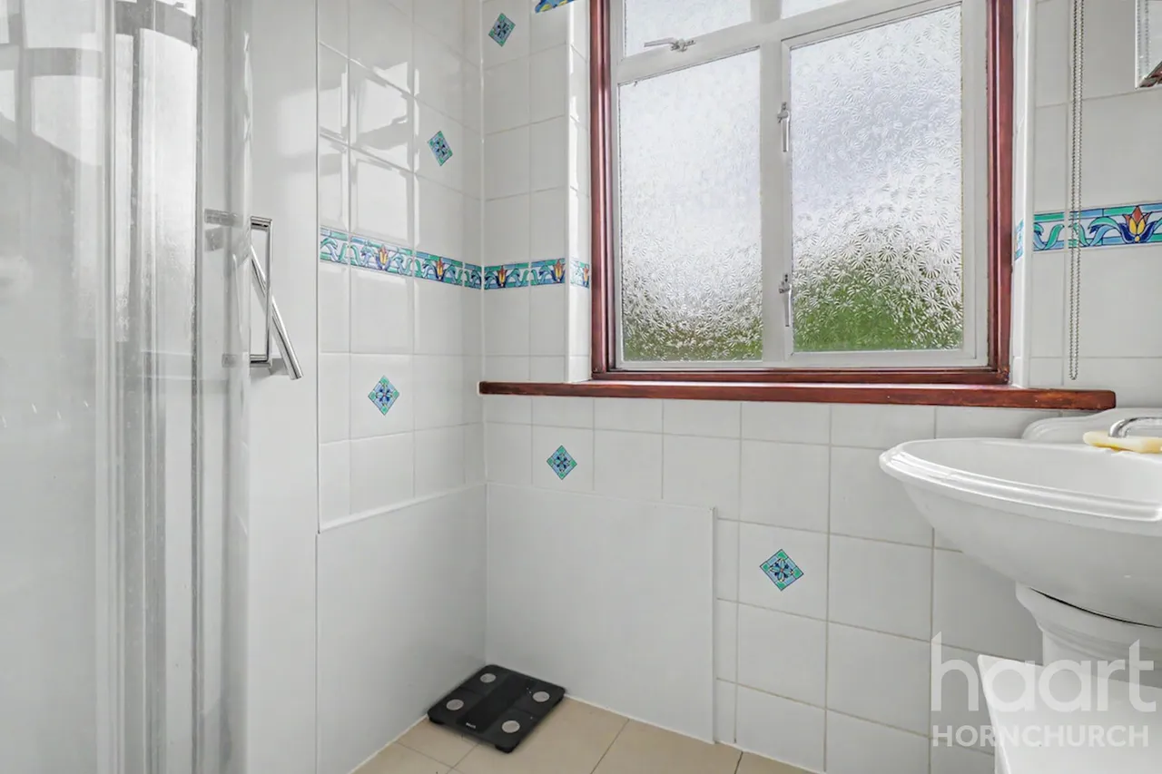 Lyndhurst Drive, Hornchurch, RM11, photo 16