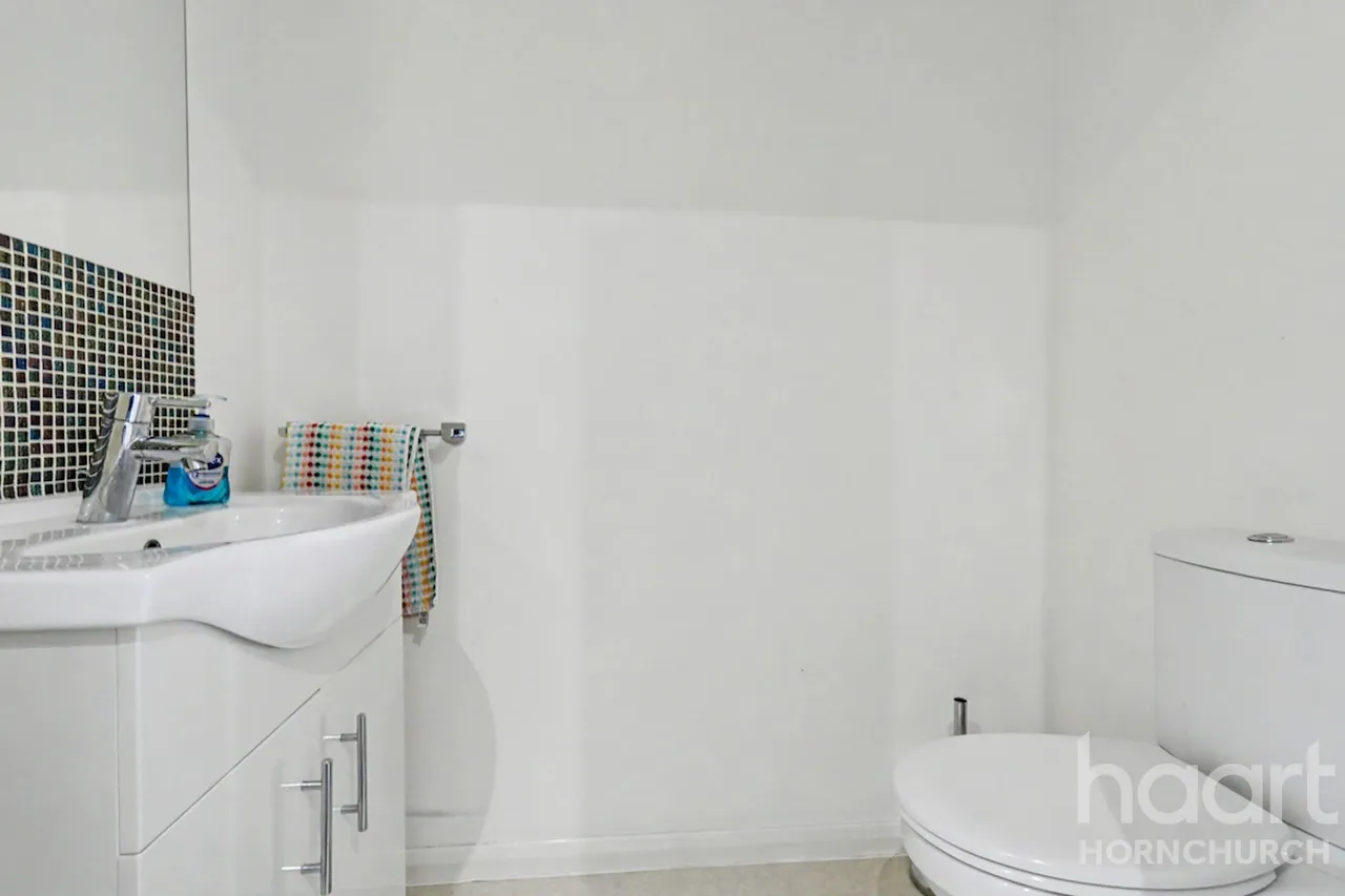 Lyndhurst Drive, Hornchurch, RM11, photo 10