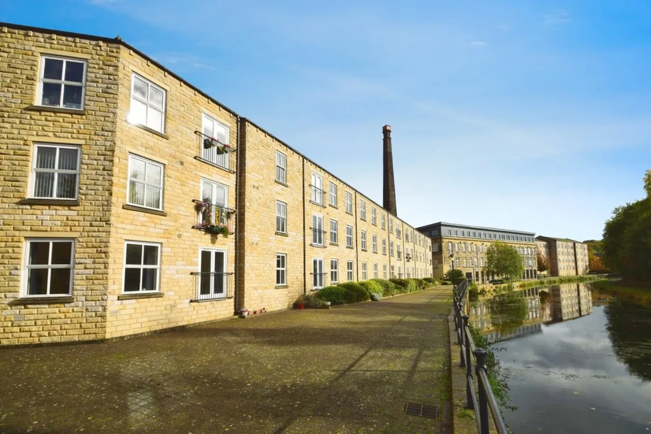 2 bed flat for sale — Bingley, Bradford, West Yorkshire