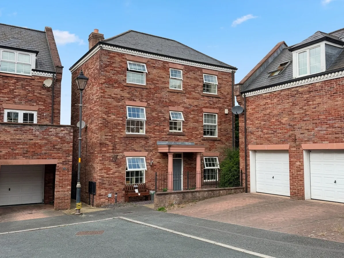 4 bed house for sale, Woodland View, Hyde, SK14