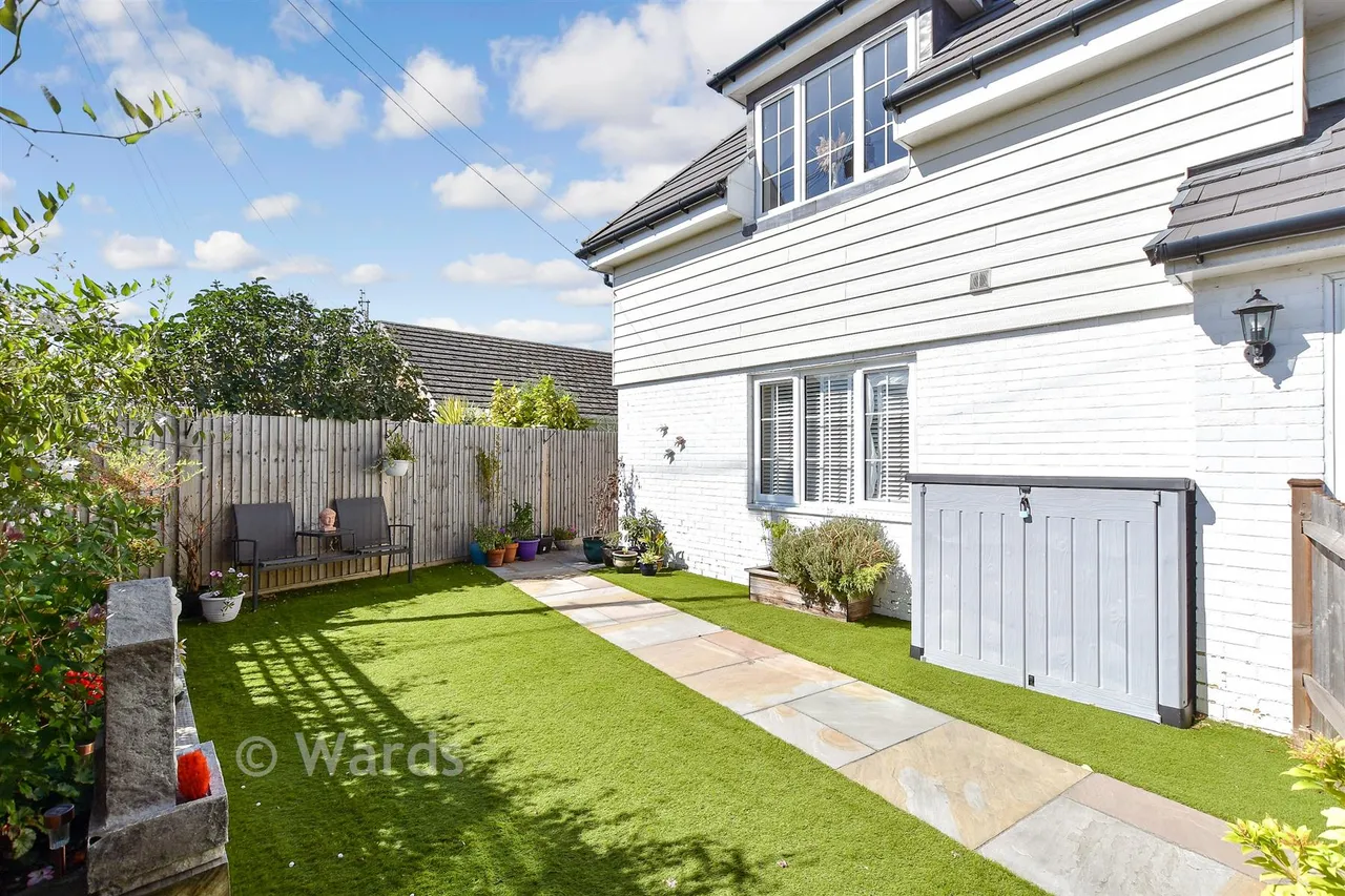 2 bed flat for sale, Hunters Forstal Road, Herne Bay, CT6