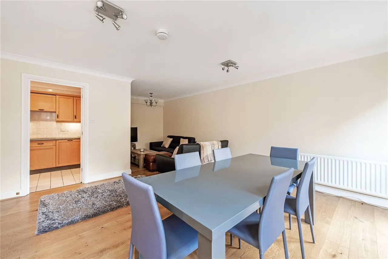 Vauxhall Bridge Road, London, SW1V, photo 2