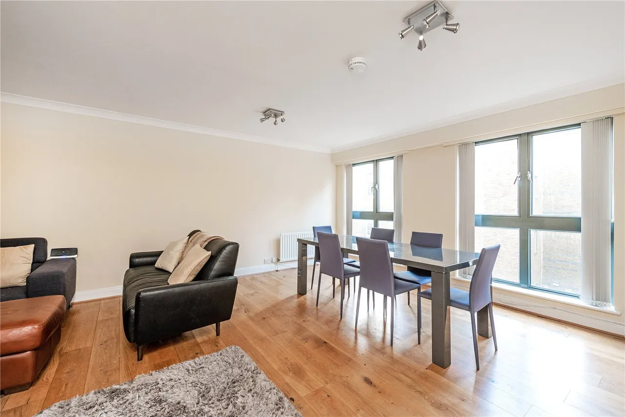 3 bed flat to rent, Vauxhall Bridge Road, London, SW1V