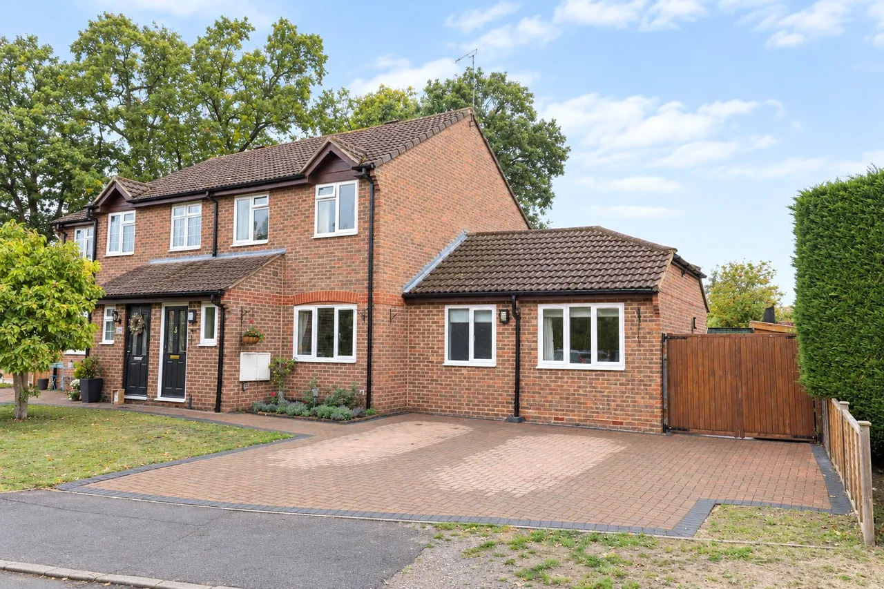 4 bed house for sale, Highland Drive, Fleet, GU51