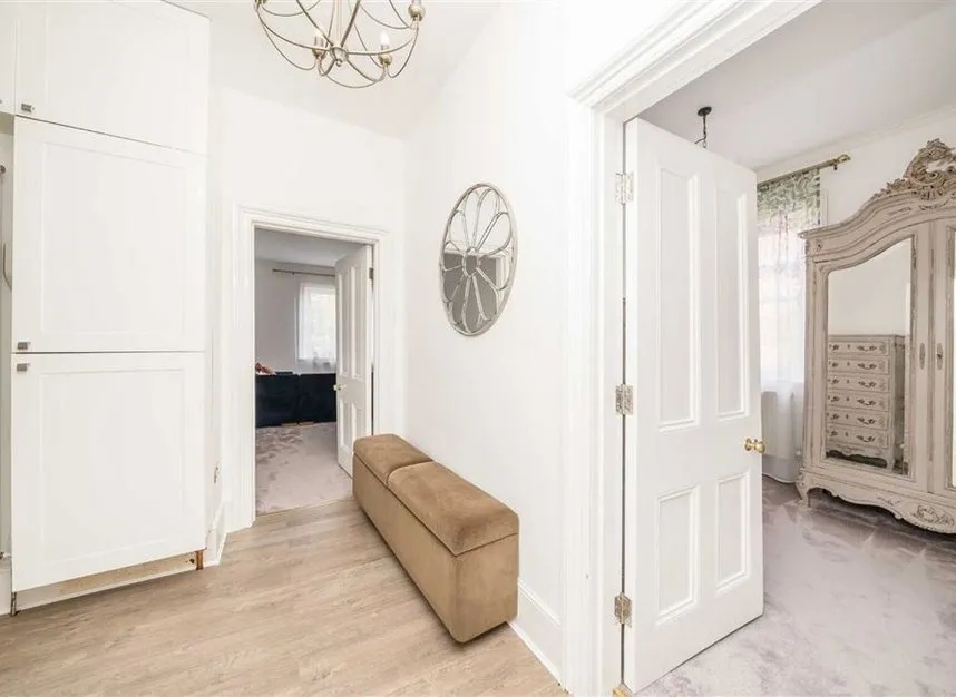 Gloucester Road, Teddington, TW11, photo 8