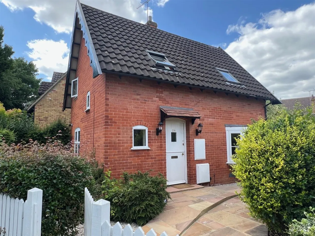 2 bed house to rent — Bridgecote Lane, Basildon, SS15 4BW