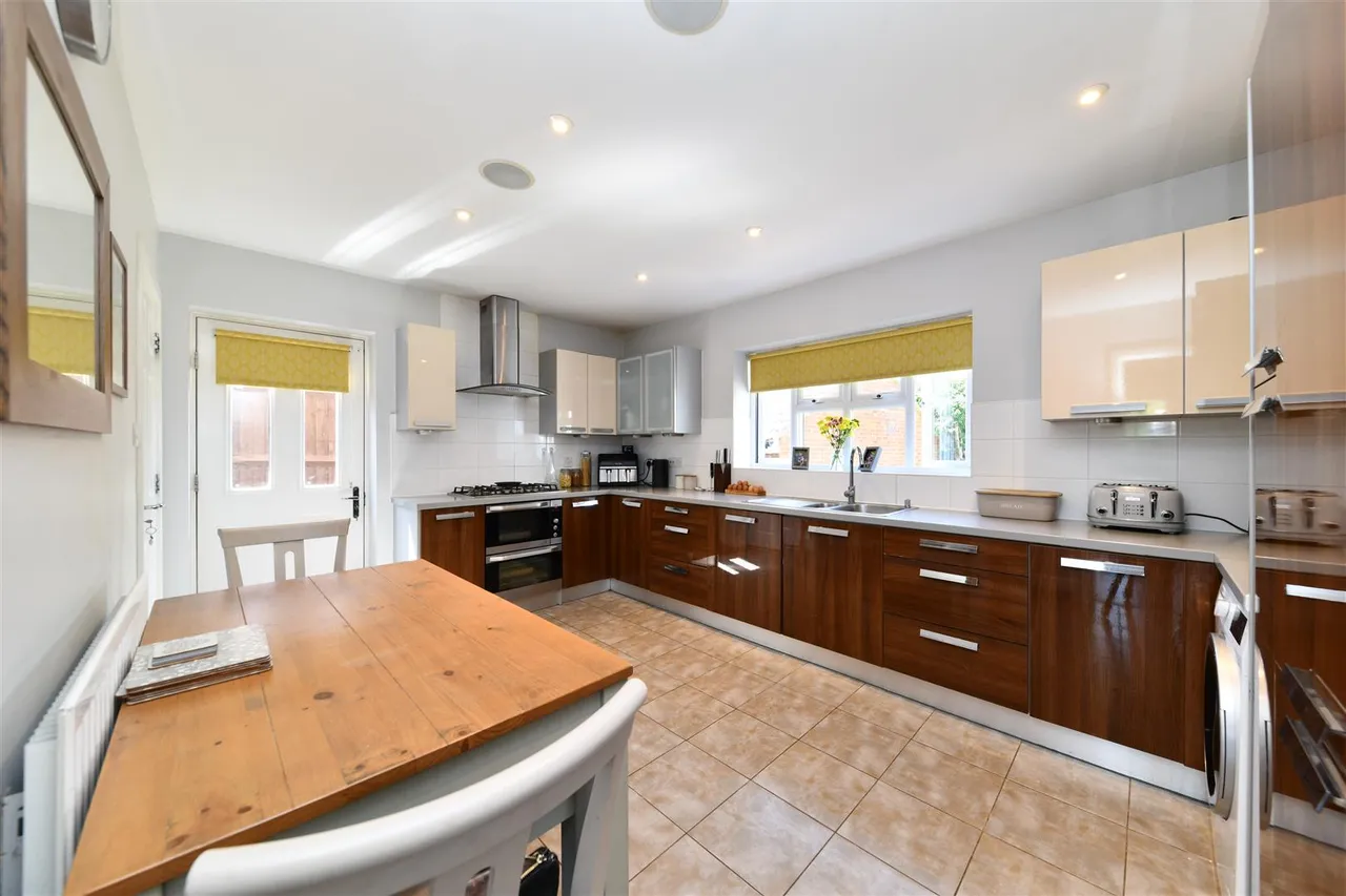 Great Ashby Way, Stevenage, Herts, SG1 6DT, photo 5