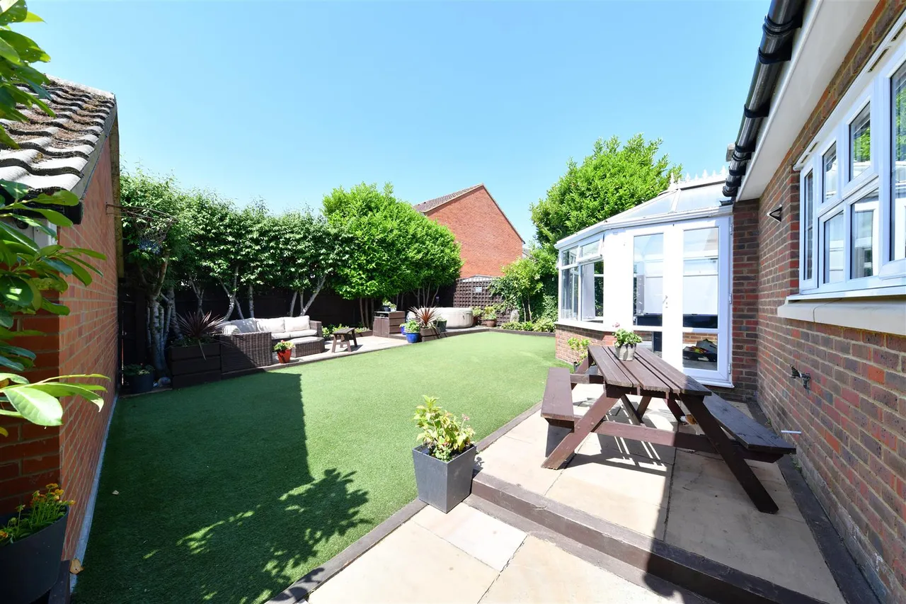 Great Ashby Way, Stevenage, Herts, SG1 6DT, photo 11