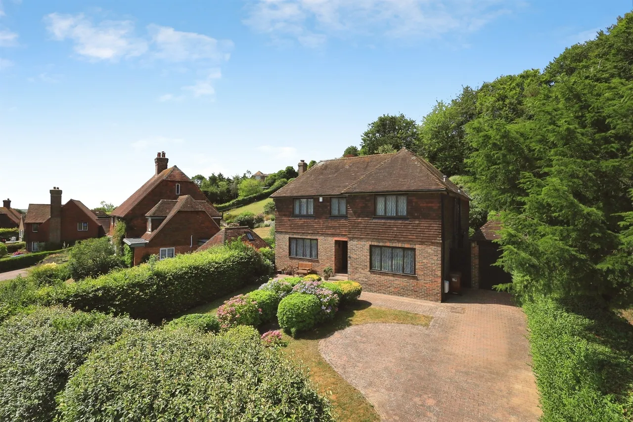 4 bed house for sale, Deneside, East Dean, BN20
