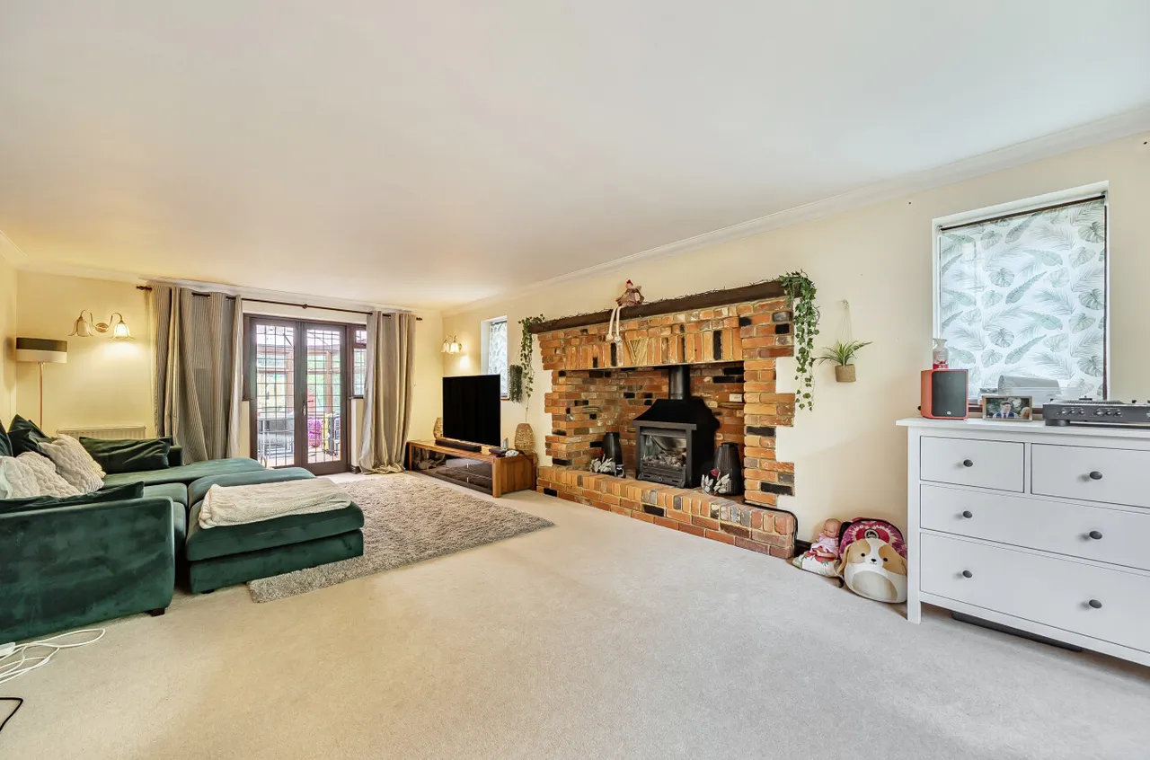 Erica Close, West End, Woking, Surrey, GU24 9PE, photo 3