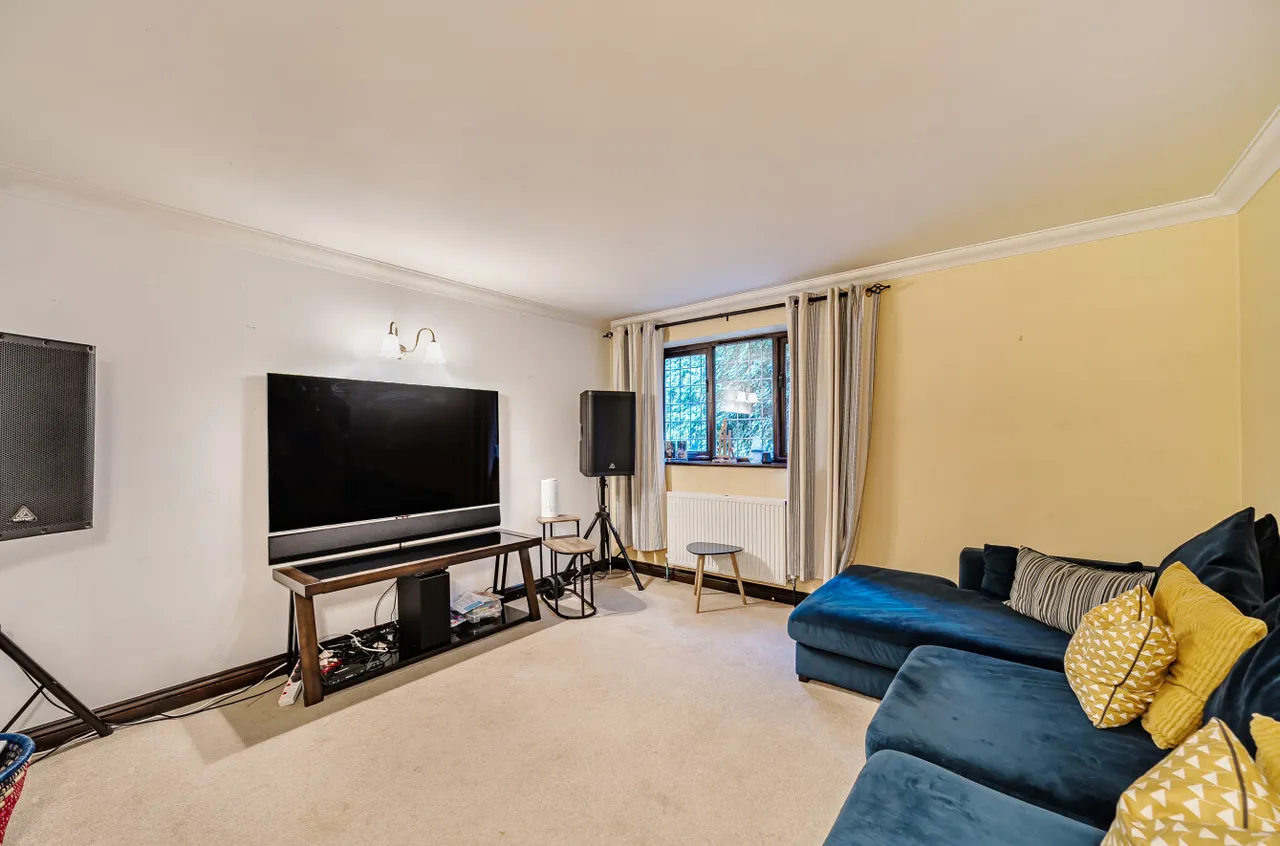 Erica Close, West End, Woking, Surrey, GU24 9PE, photo 9