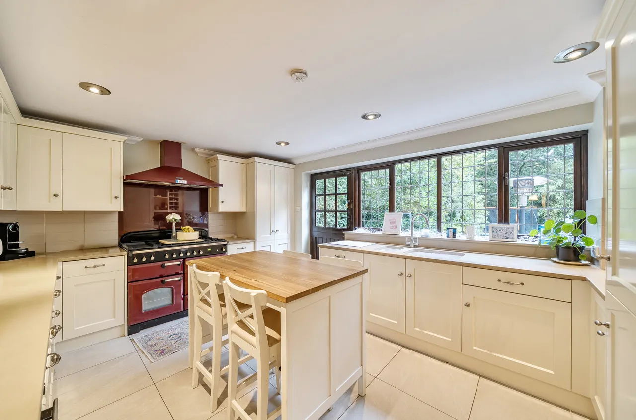 Erica Close, West End, Woking, Surrey, GU24 9PE, photo 2