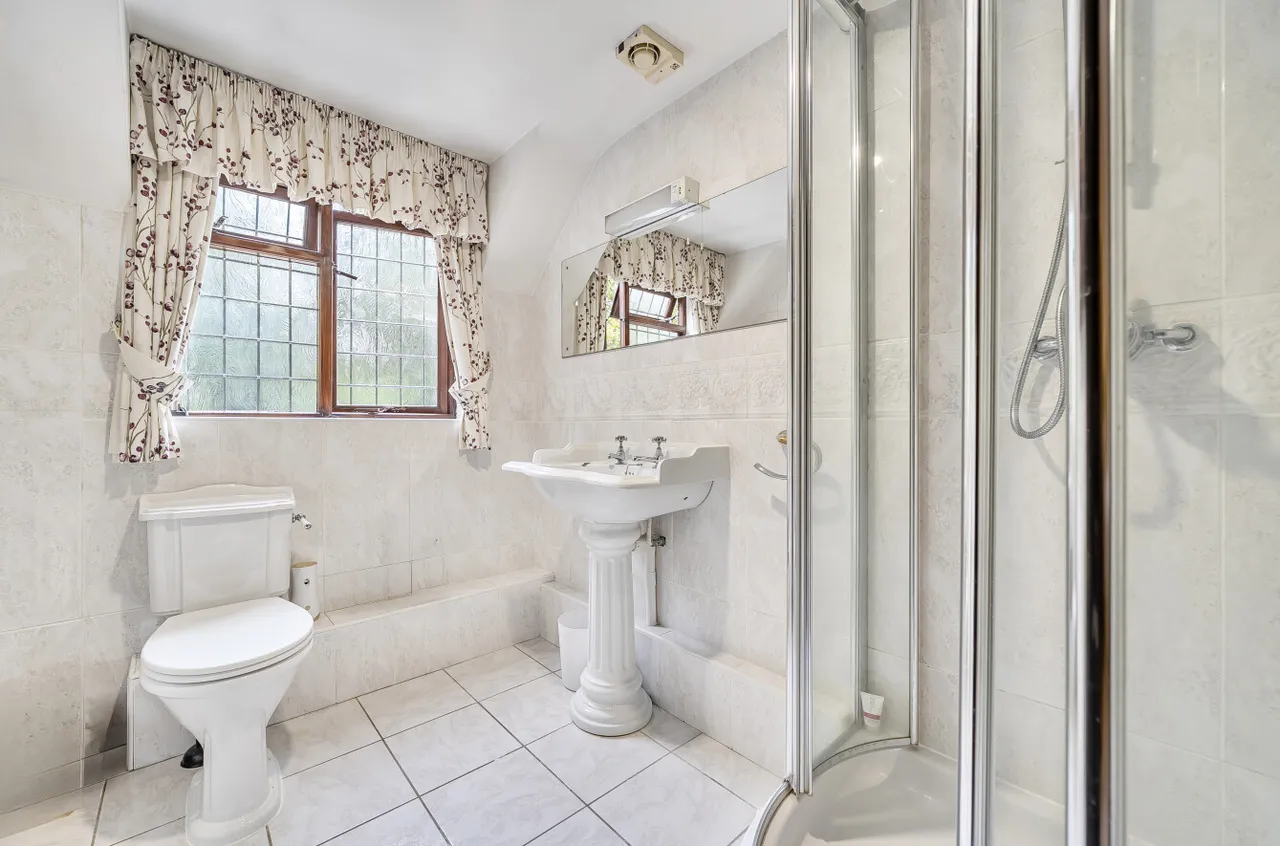 Erica Close, West End, Woking, Surrey, GU24 9PE, photo 8