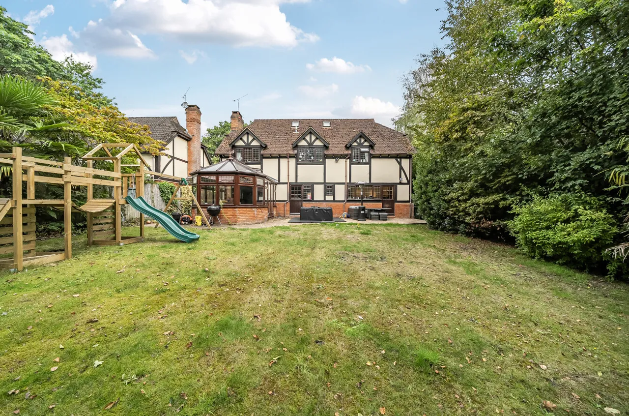 Erica Close, West End, Woking, Surrey, GU24 9PE, photo 10