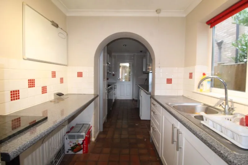 Broughton Avenue, Luton LU3 2AR, photo 4