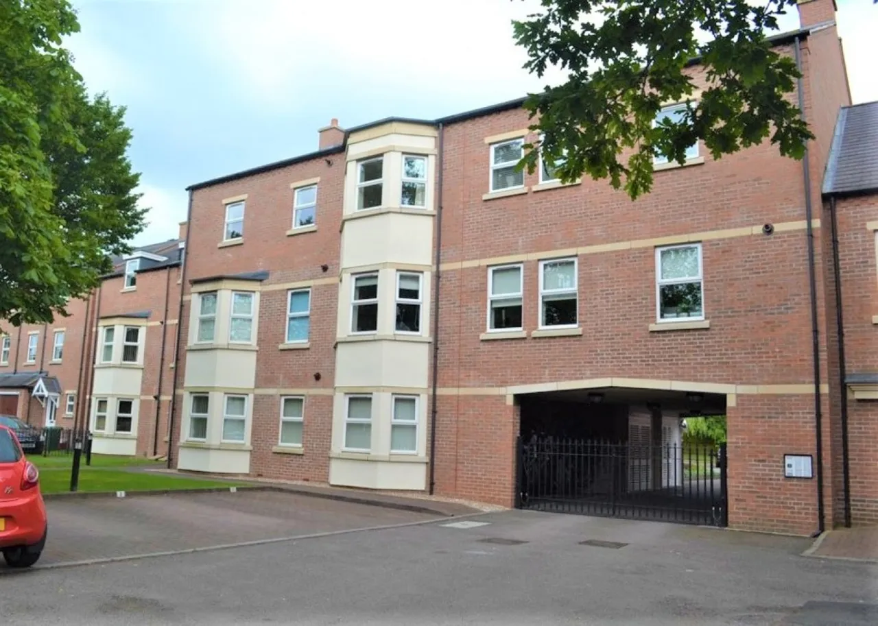 3 bed flat to rent — Imperial Place, Leamington Spa