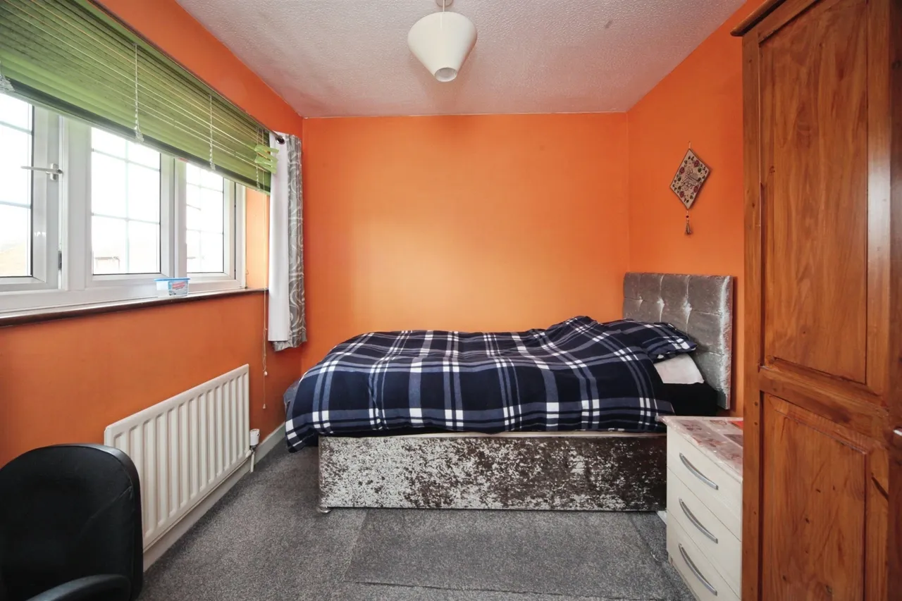 Holkham Close, Luton, photo 9
