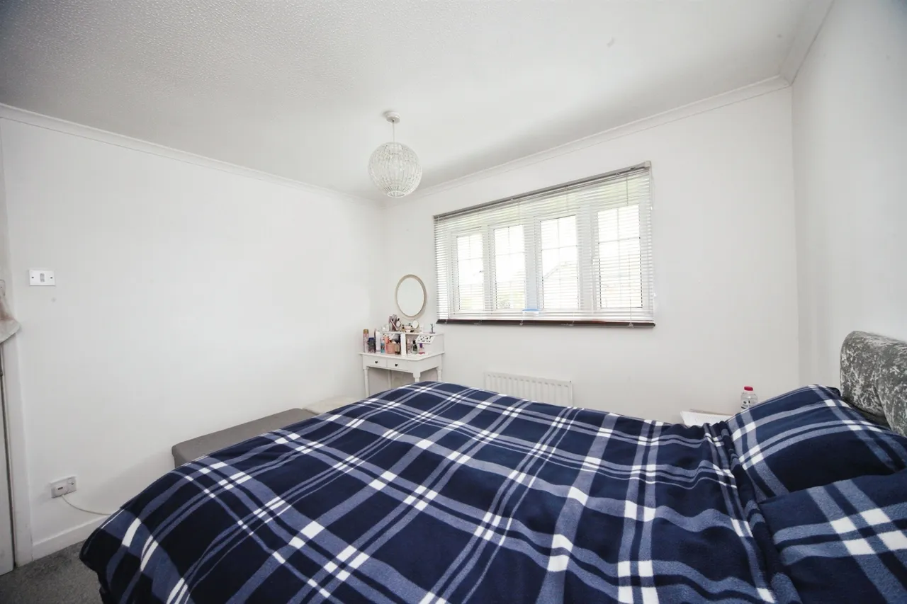 Holkham Close, Luton, photo 11