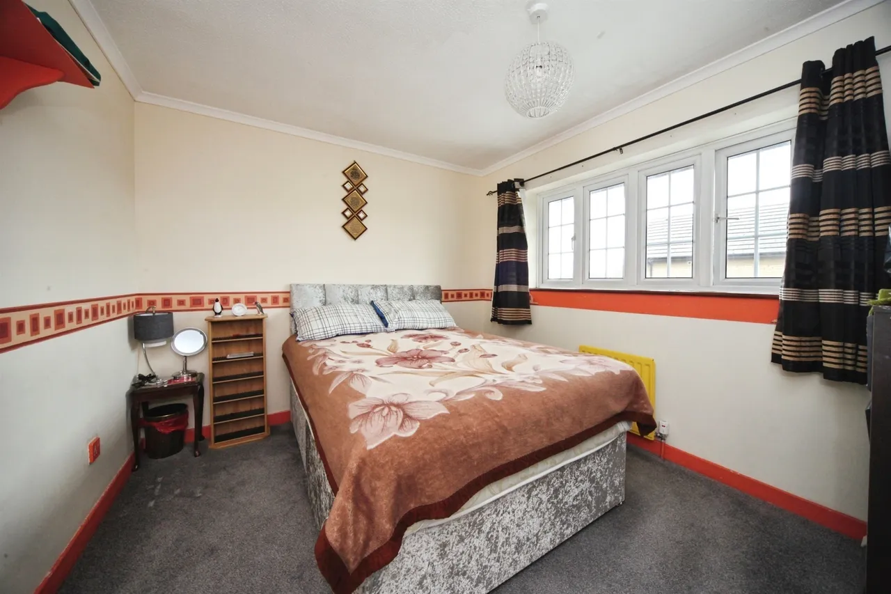 Holkham Close, Luton, photo 8