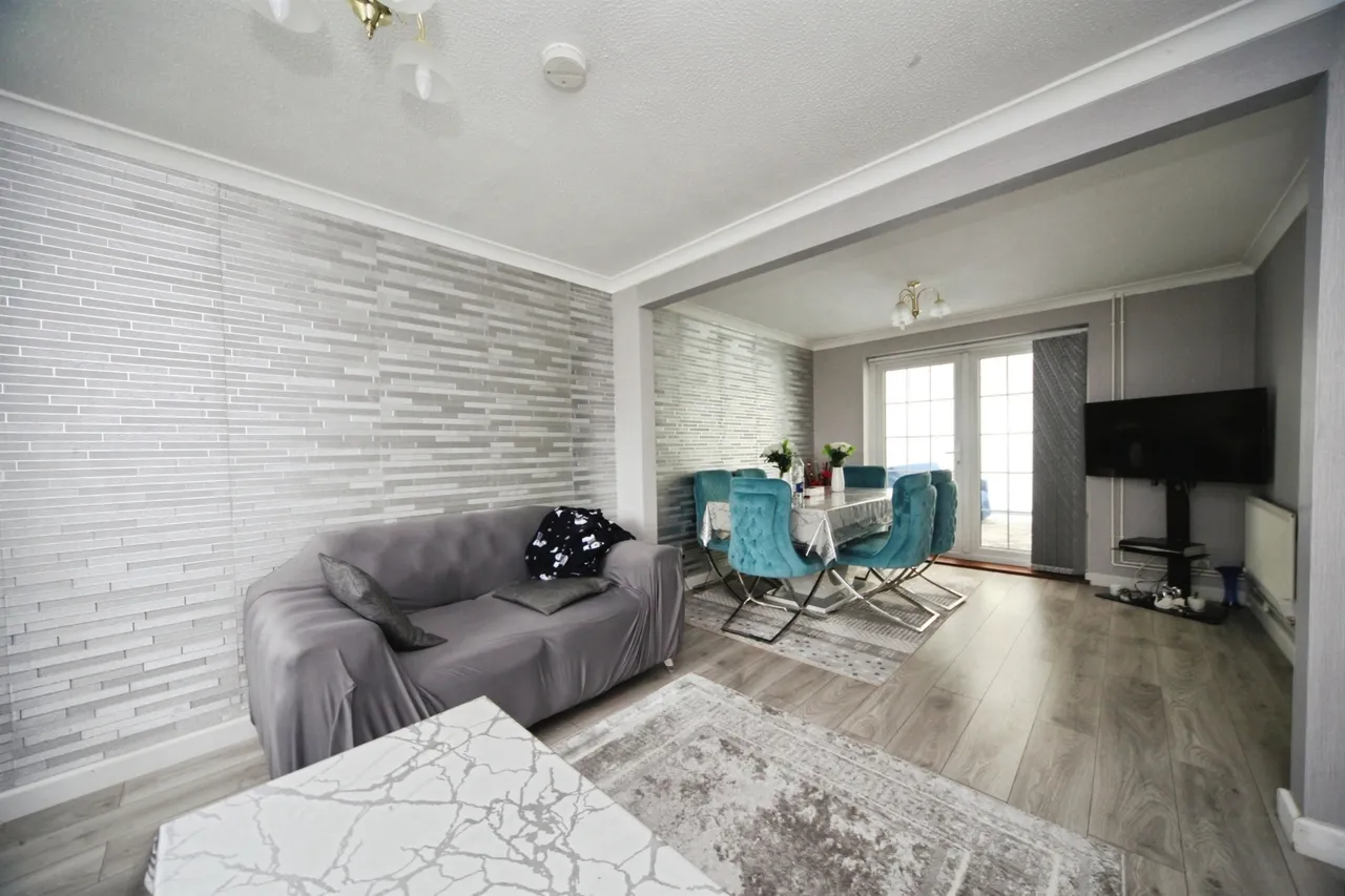 Holkham Close, Luton, photo 3