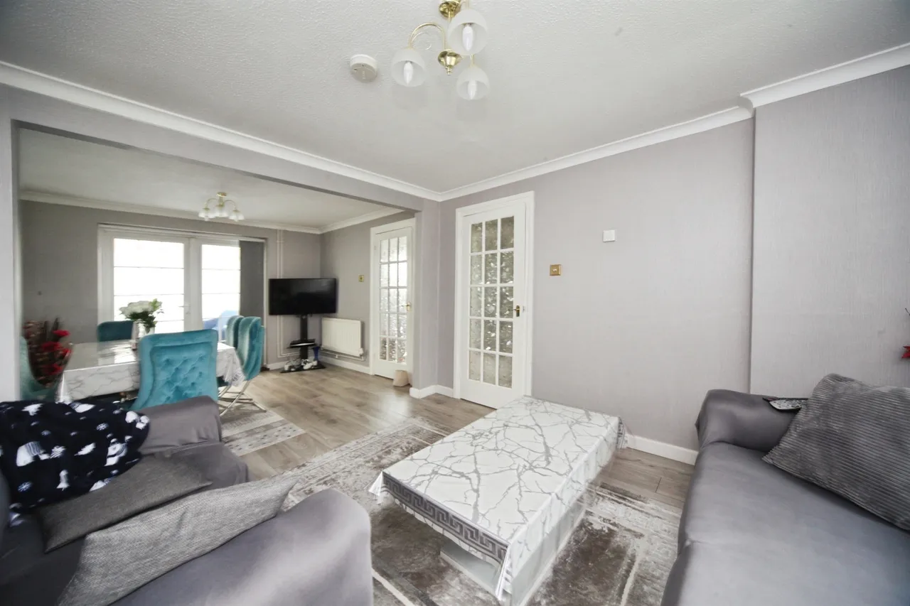 Holkham Close, Luton, photo 2