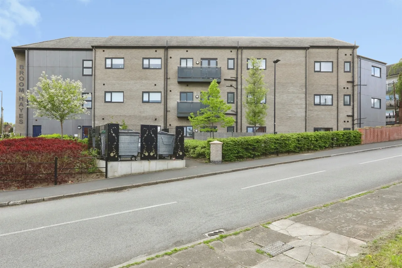 2 bed flat for sale — Broom Hayes, Broom Valley, Rotherham