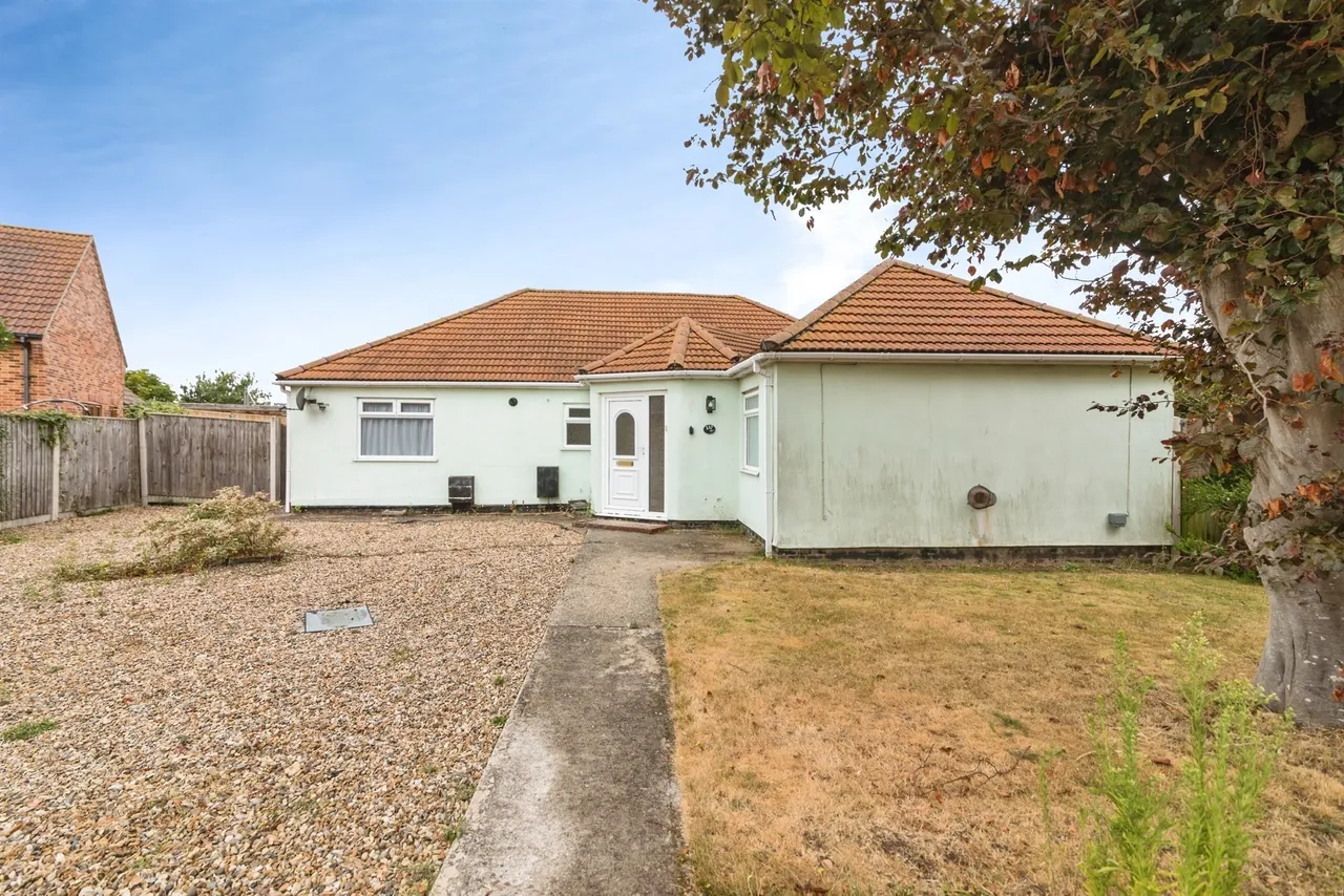 3 bed house for sale — Long Road, Lowestoft