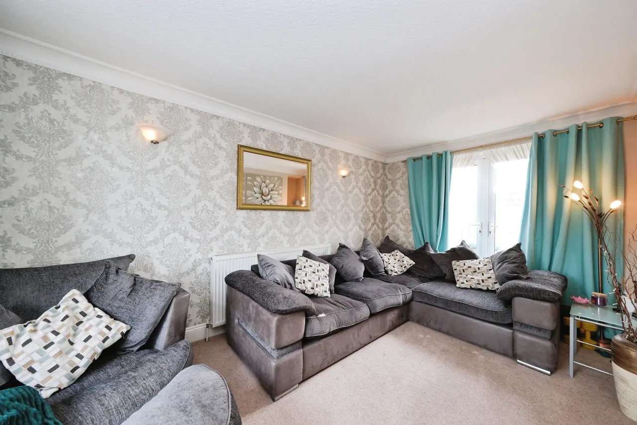 Knoll Beck Crescent, Barnsley, photo 3