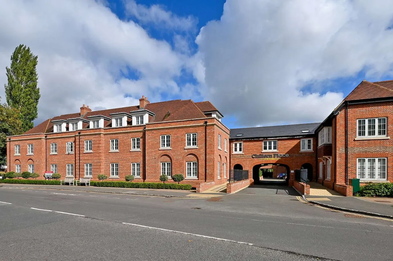 2 bed flat to rent, The Broadway, Amersham, HP7