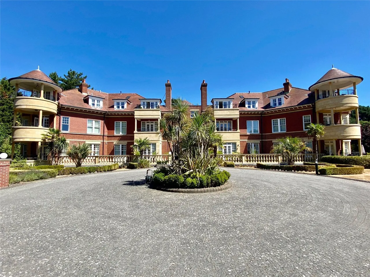 3 bed flat for sale, West Overcliff Drive, Bournemouth, BH4