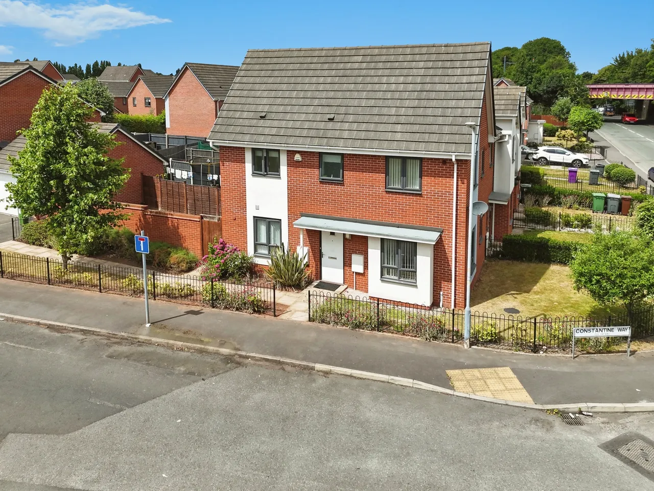 3 bed house for sale — Constantine Way, Bilston, WV14