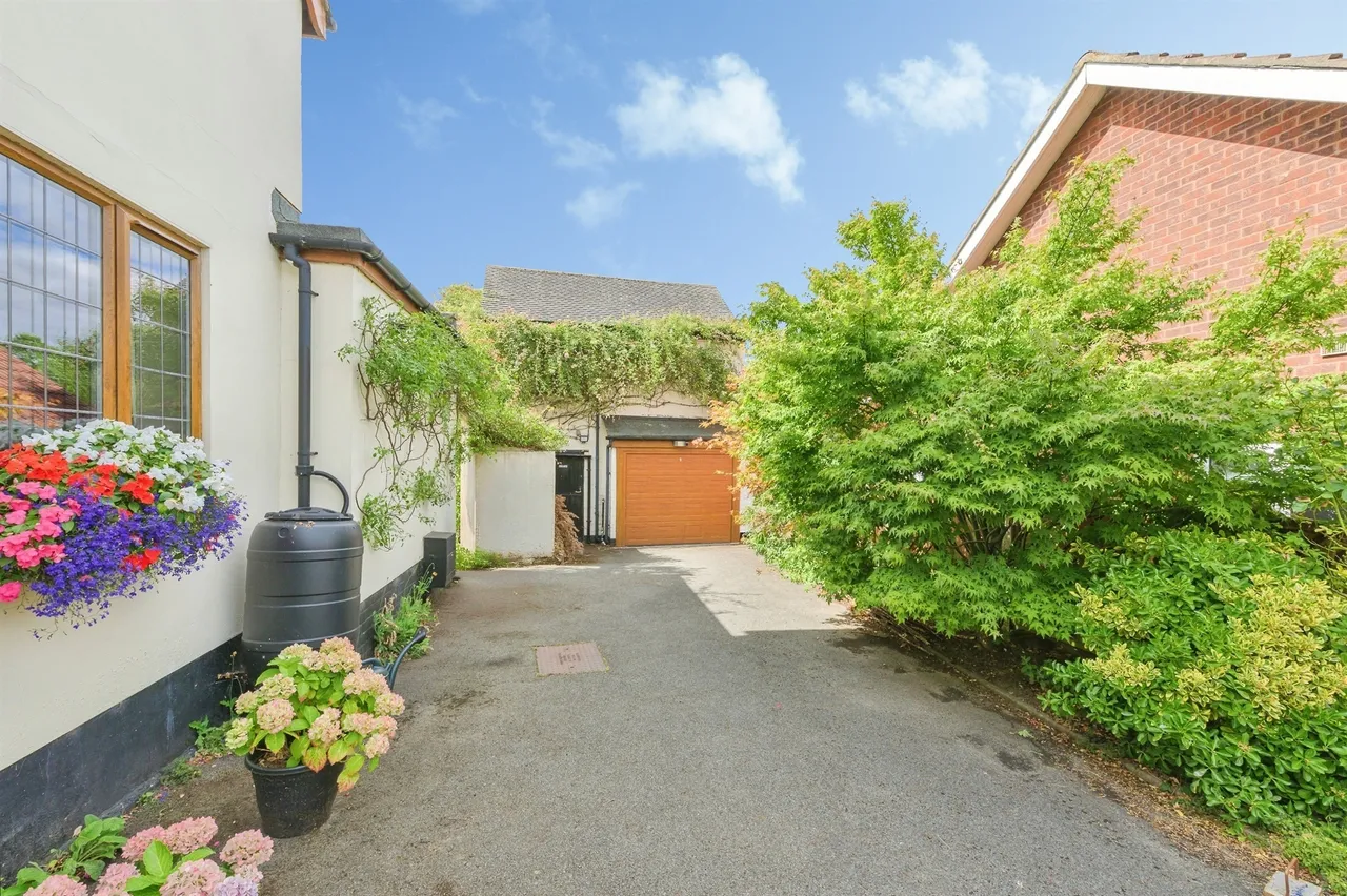 Wilnecote House Drive, Wilnecote, B77, photo 31