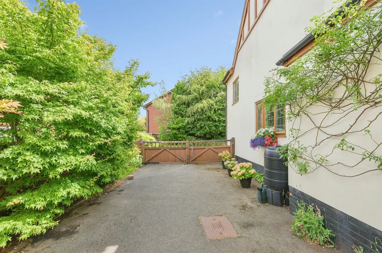 Wilnecote House Drive, Wilnecote, B77, photo 32