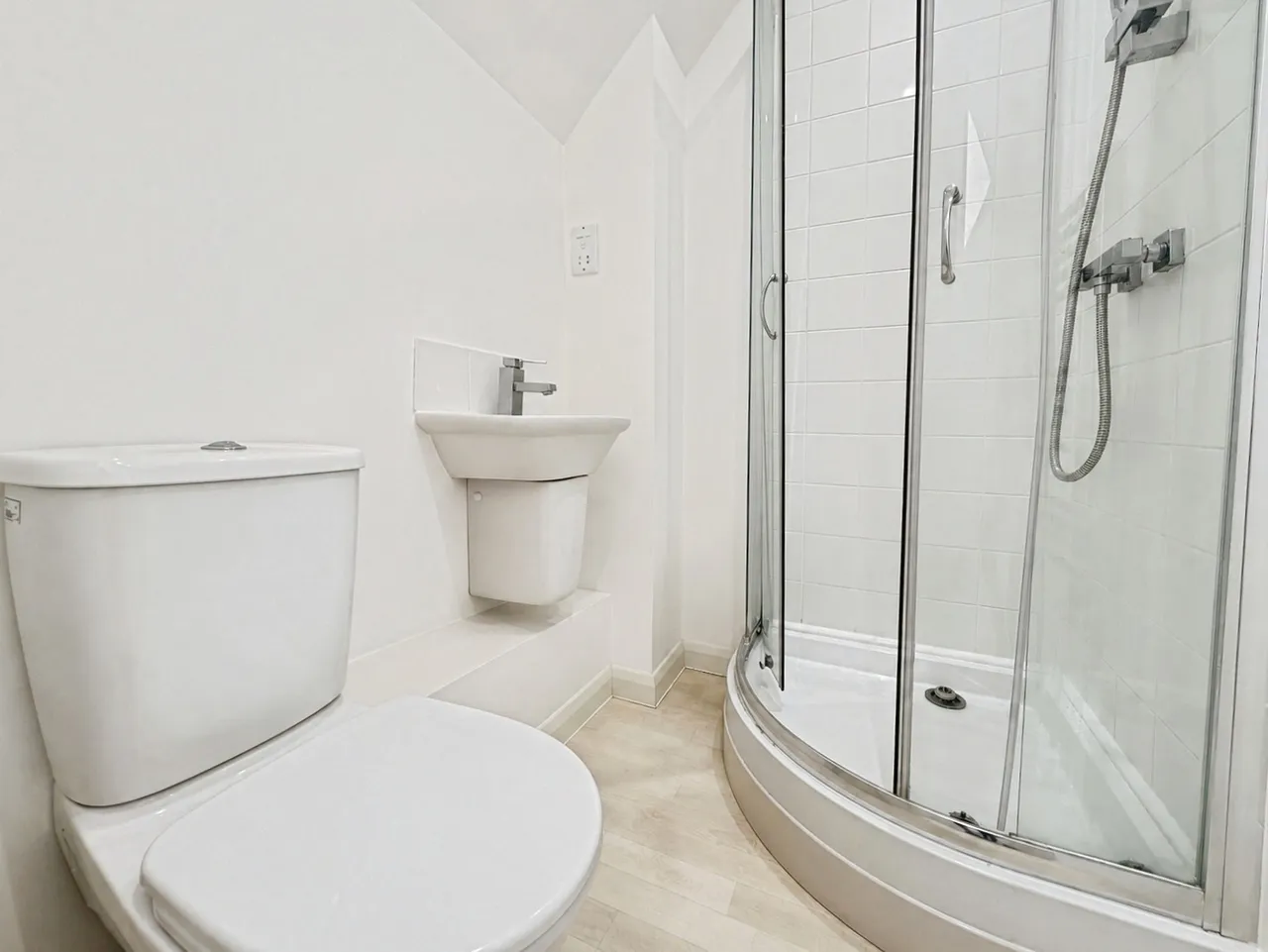 Poyle Road, Tongham, GU10 1DX, photo 8