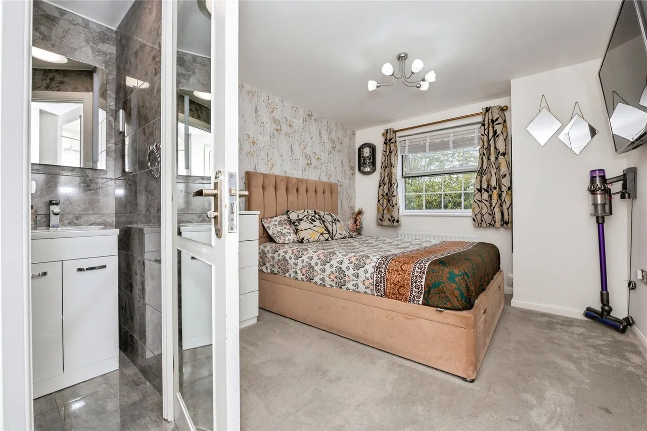 Harper Close, Chafford Hundred, Grays, Essex, RM16, photo 9