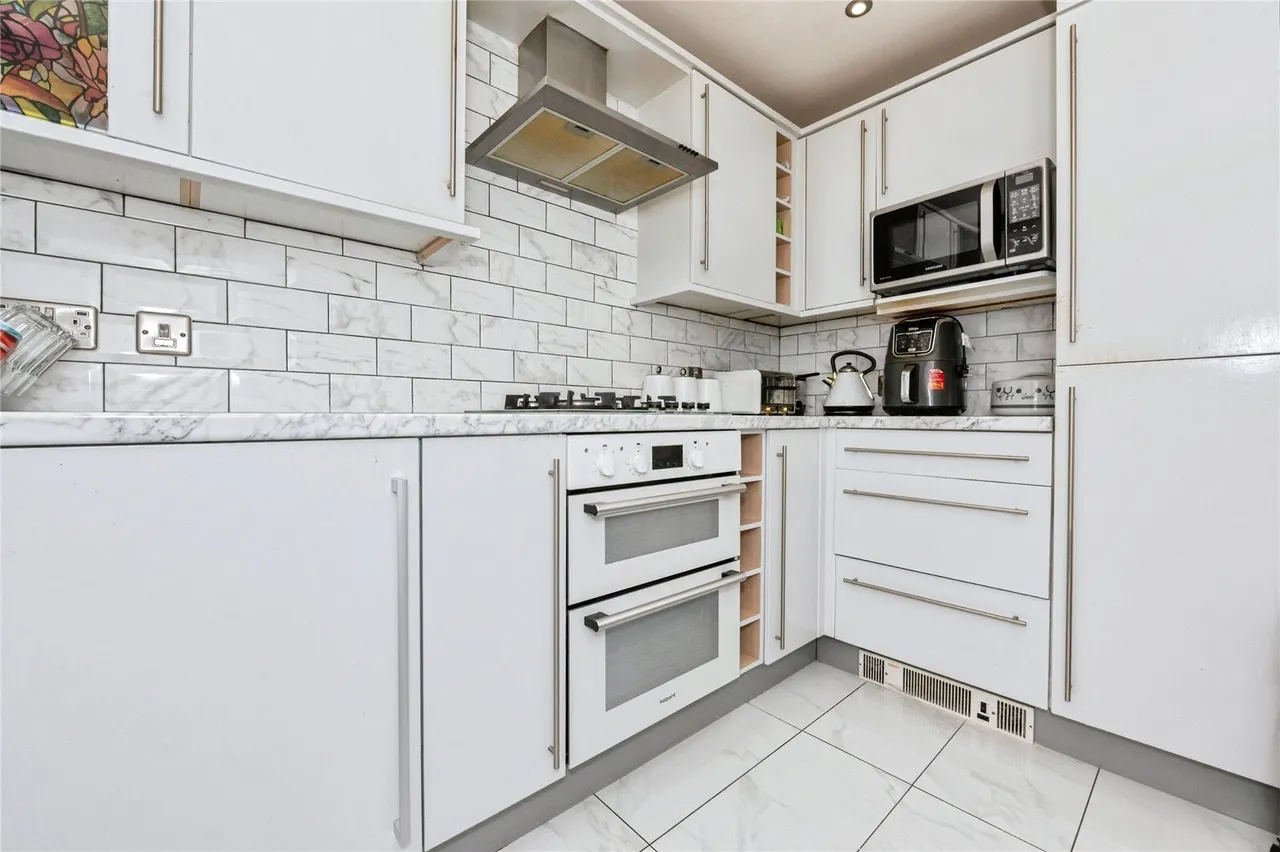 Harper Close, Chafford Hundred, Grays, Essex, RM16, photo 6